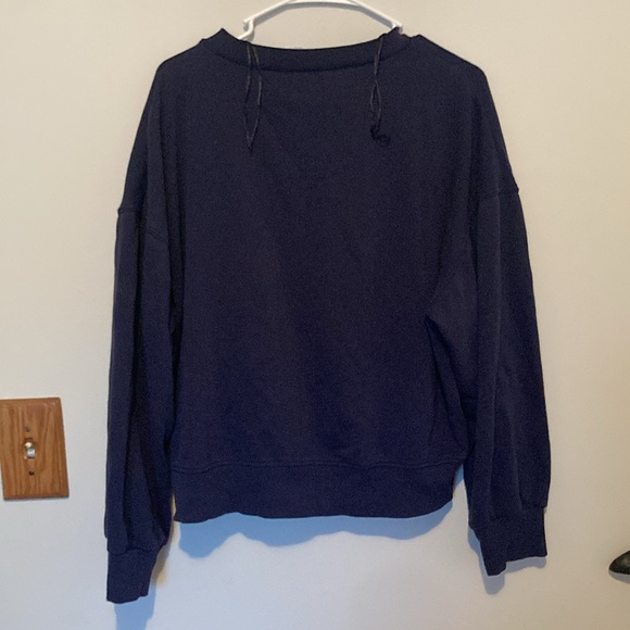 H&M crew neck navy blue sweater. A2 - Picture 5 of 5